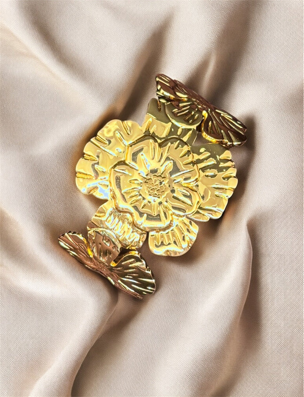 Bracelet manchette fleur